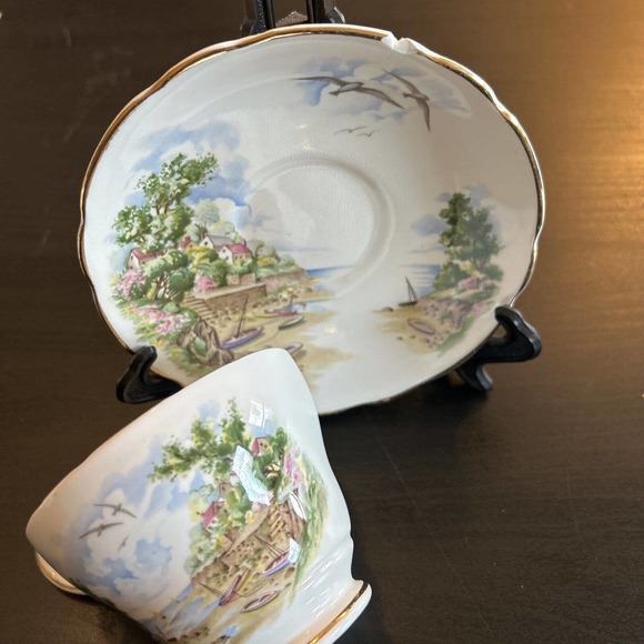 Tea Cup & Saucer Bone China Antique Collectible Tea - Cup and Saucer - Regency - Picture 1 of 10